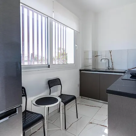 Aneto Spiti 2-br In Larnaca. Apartman