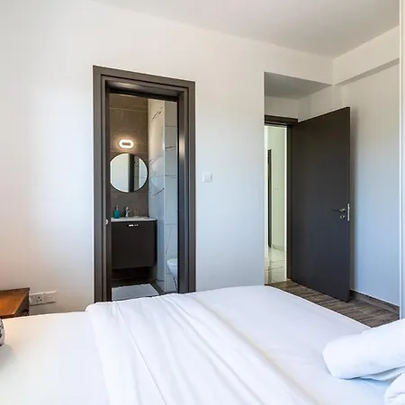 Aneto Spiti 2-br In Larnaca. Apartman